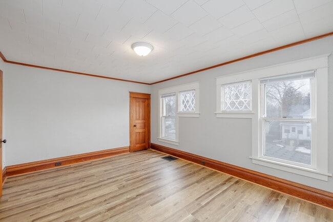 property at 132 W 14th Ave