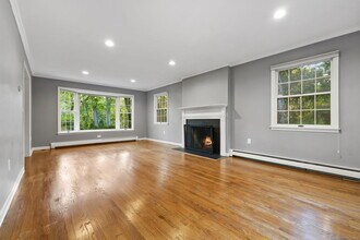 35 Turner Dr in Greenwich, CT - Building Photo - Building Photo