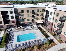 Station 250 in Mundelein, IL - Foto de edificio - Building Photo