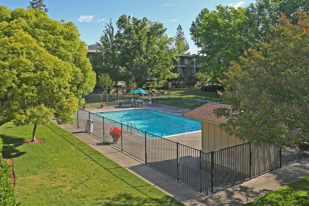 Mallard Creek Apartments in Sacramento, CA - Building Photo