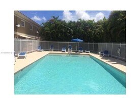 4802 Washington St, Unit 14 in Hollywood, FL - Building Photo