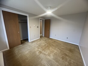 18-20 Armory Rd in Southbridge, MA - Foto de edificio - Building Photo