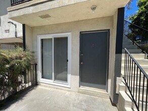 3746 S Canfield Ave, Unit 1 in Los Angeles, CA - Foto de edificio - Building Photo