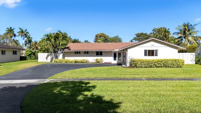 1120 Renmar Dr in Plantation, FL - Building Photo - Building Photo
