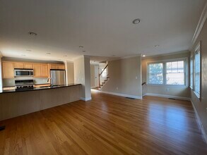 11 Whitney St, Unit 0 in Chestnut Hill, MA - Building Photo - Building Photo