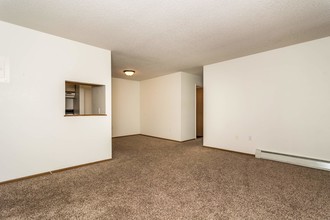 Columbia West Apartment Community in Grand Forks, ND - Building Photo - Building Photo