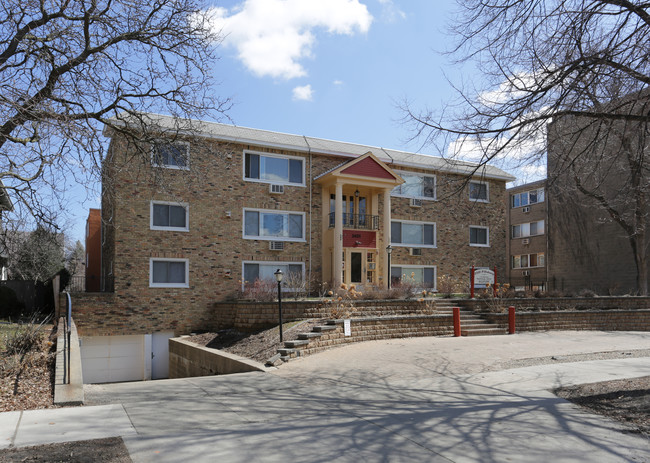 2421 Pillsbury Apartments in Minneapolis, MN - Foto de edificio - Building Photo