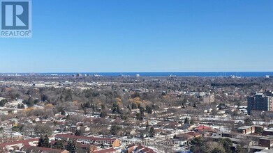 1 Fairview Rd E in Mississauga, ON - Building Photo - Building Photo