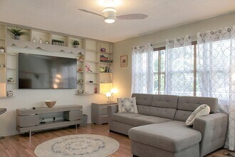 210 Horizons E, Unit 208 in Boynton Beach, FL - Building Photo - Building Photo