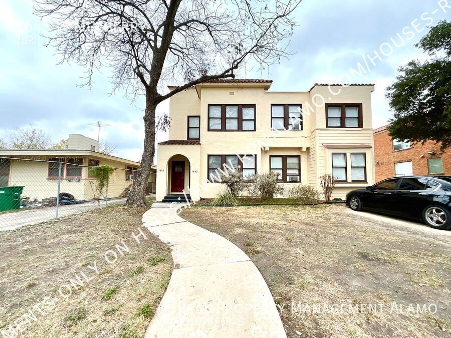 1645 W Mulberry Ave in San Antonio, TX - Building Photo