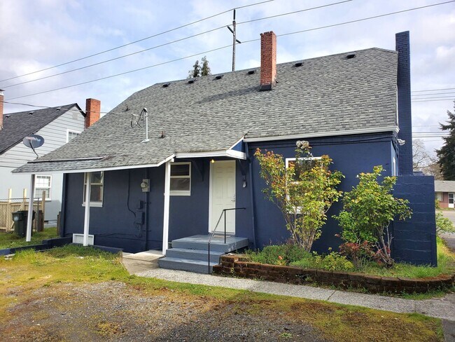 9662 Bridgeport Way SW in Tacoma, WA - Building Photo - Building Photo