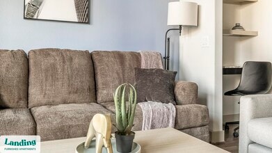 2626 Fountain View Dr in Houston, TX - Building Photo - Building Photo