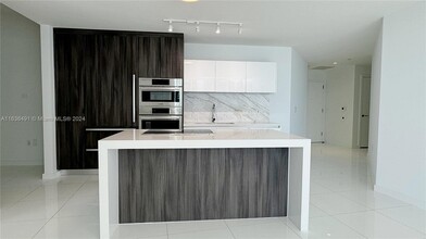 851 NE 1st Ave, Unit 3409 in Miami, FL - Building Photo - Building Photo