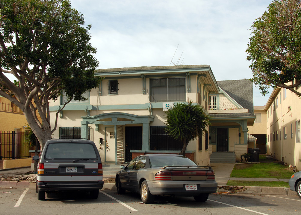 909 Elm Dr in Long Beach, CA - Foto de edificio