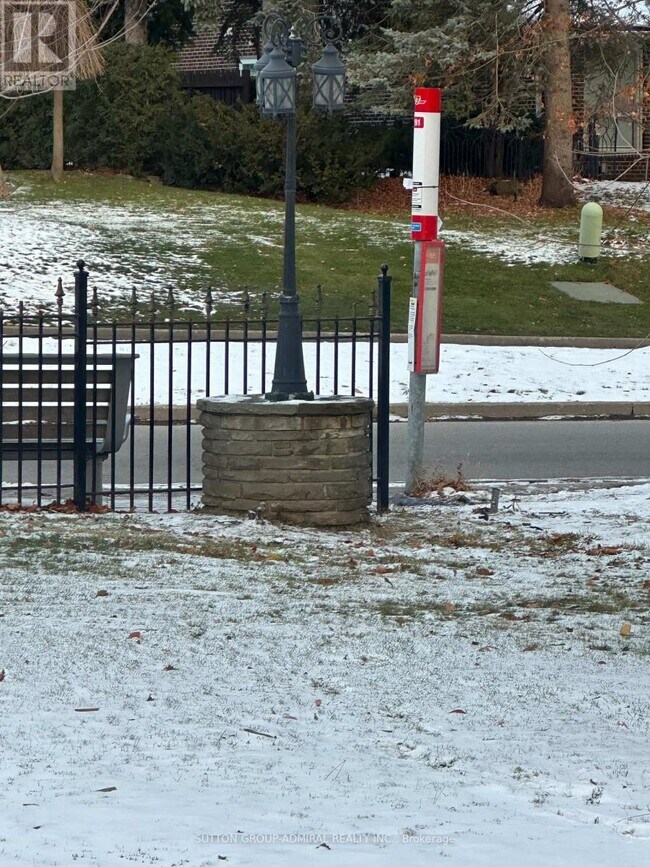 10 Silverdale Crescent in Toronto, ON - Building Photo - Building Photo