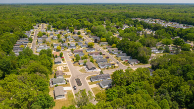 Woodland Estates in Kalamazoo, MI - Building Photo - Building Photo