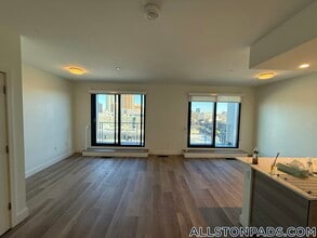 1079 Commonwealth Ave in Boston, MA - Building Photo - Building Photo