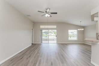 926 Summer Breeze Dr in Brandon, FL - Building Photo - Building Photo