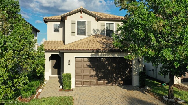 8732 Madrid Cir in Naples, FL - Foto de edificio - Building Photo