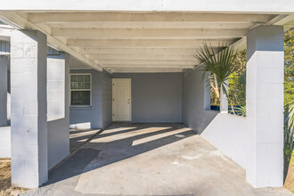 10648 Wake Forest Ave in Jacksonville, FL - Building Photo - Building Photo