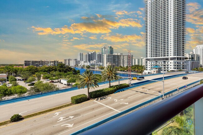 2602 E Hallandale Beach Blvd in Hallandale Beach, FL - Building Photo - Building Photo
