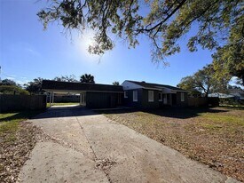 4615 Wishart Blvd in Tampa, FL - Building Photo