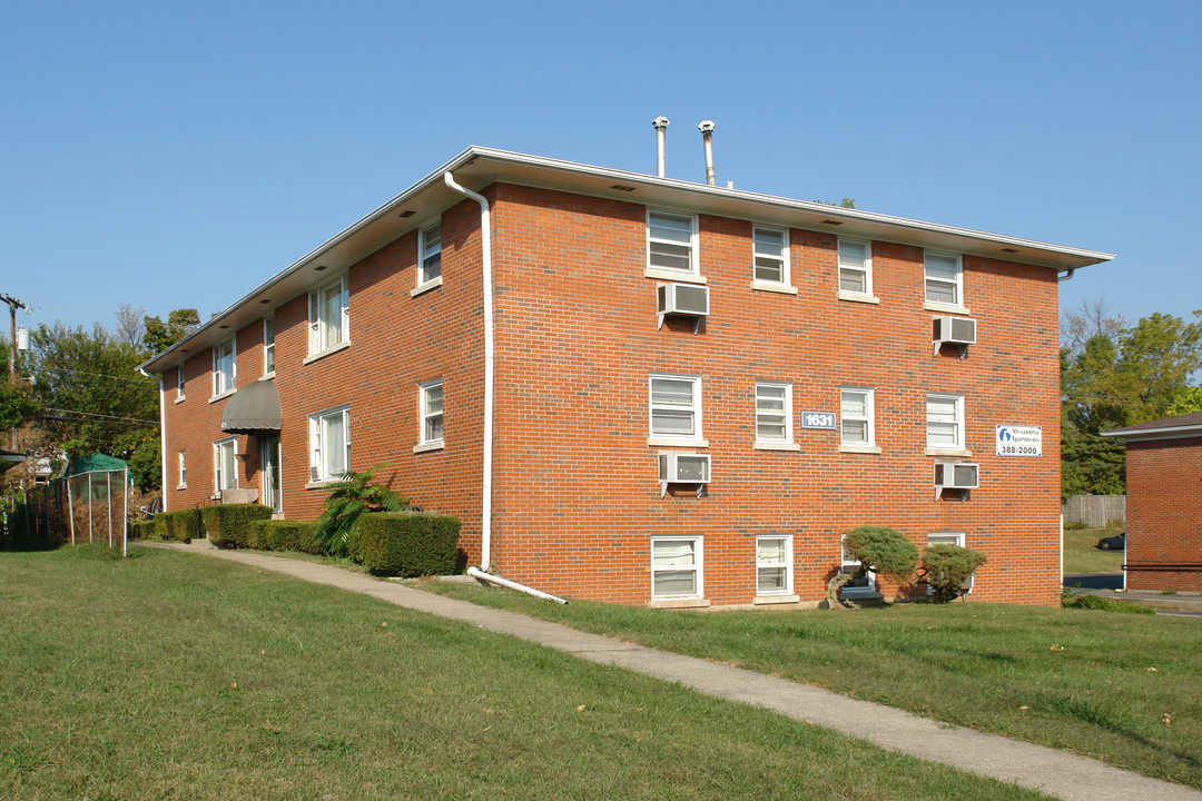 1631 Alexandria Dr in Lexington, KY - Building Photo