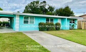 5672 Bronx Ave in Sarasota, FL - Building Photo