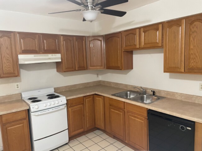 5647 Cherry Wood Cir in Lakeland, FL - Foto de edificio - Building Photo