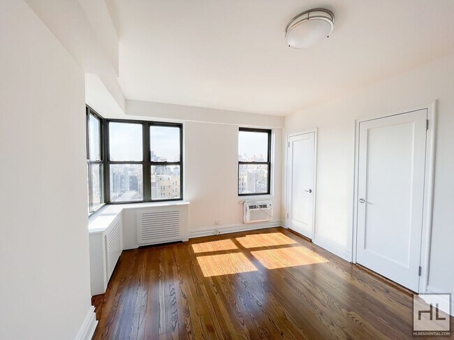 5 AVENUE in New York, NY - Building Photo - Building Photo