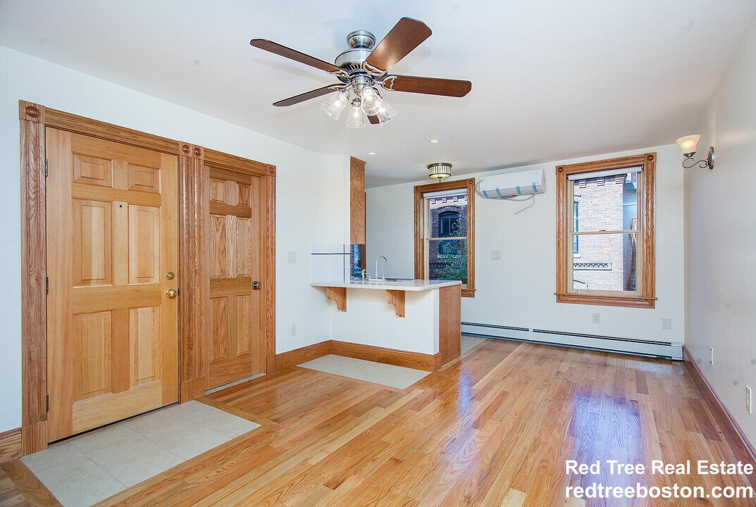 29 Phillips St, Unit 2 in Boston, MA - Building Photo