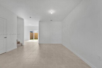 2558 SE 27th Dr in Homestead, FL - Building Photo - Building Photo