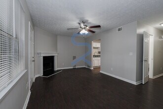 7215 Crestside Dr in Austell, GA - Foto de edificio - Building Photo