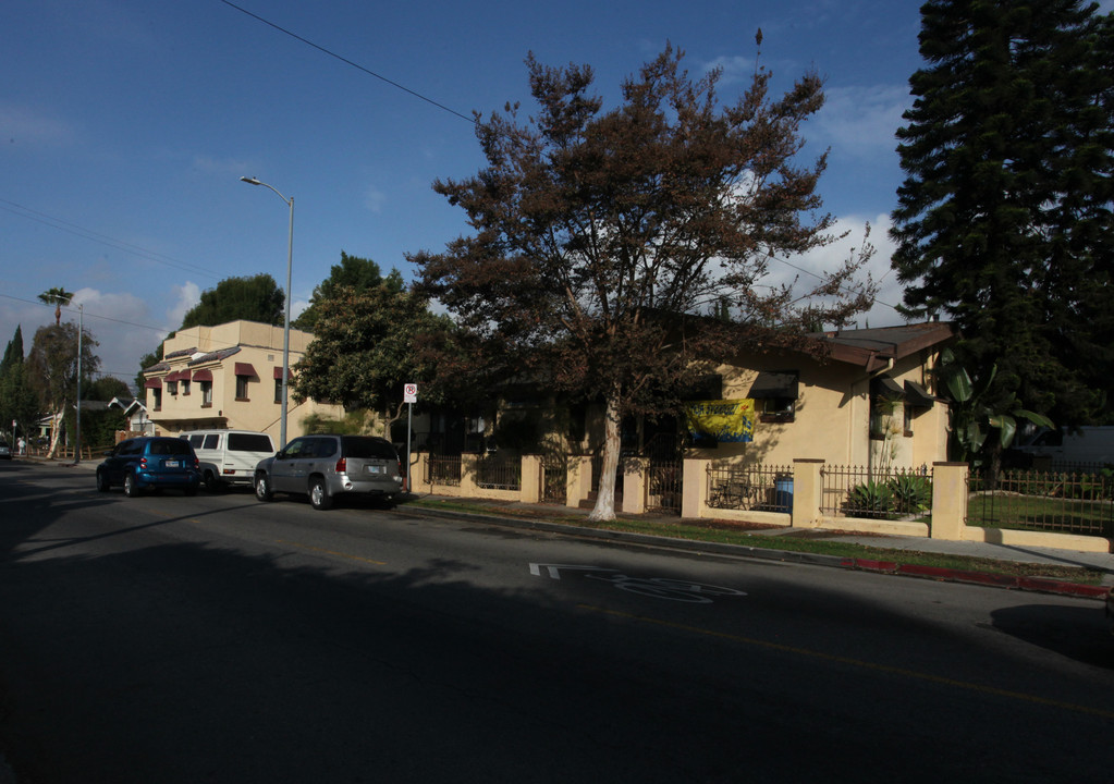 6631-6635 Fountain Ave in Los Angeles, CA - Building Photo