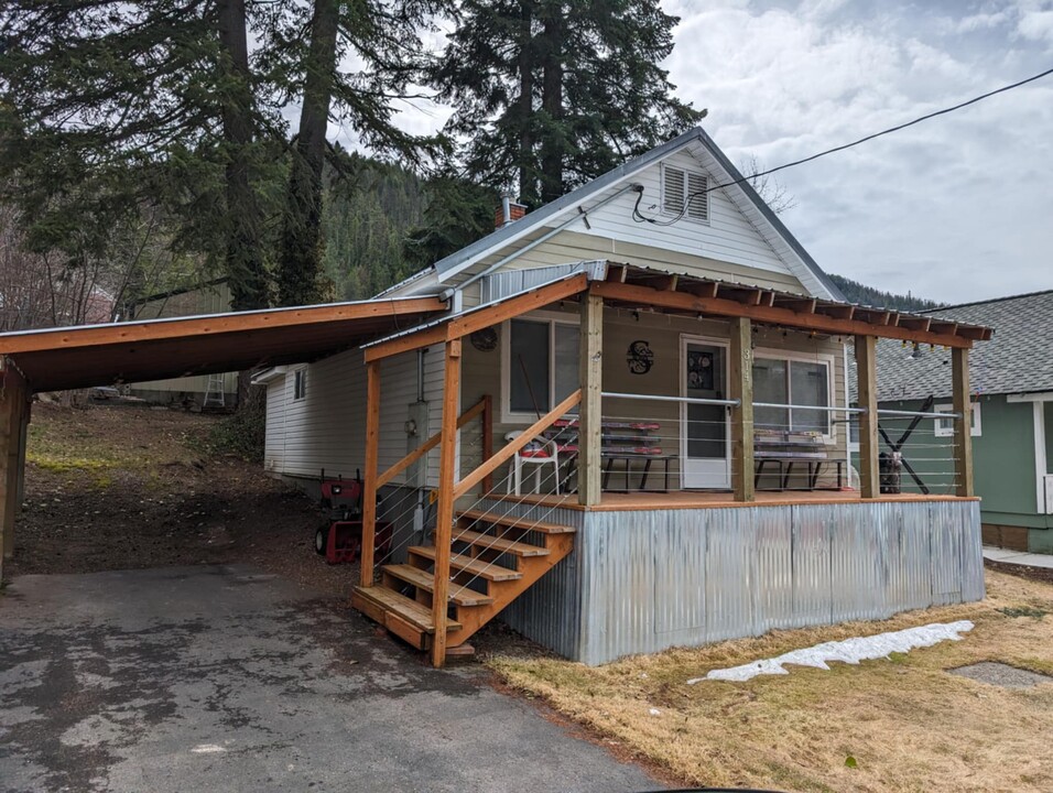 314 W Montana St in Mullan, ID - Building Photo