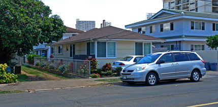 813 Paani St in Honolulu, HI - Building Photo - Building Photo