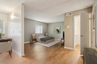 French Court in Rochester, NY - Foto de edificio - Building Photo