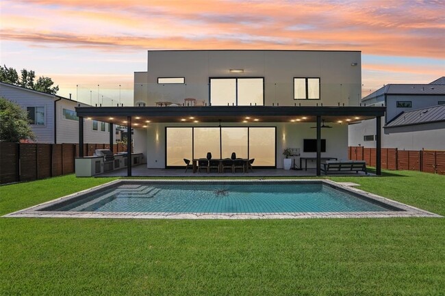 2010 Meadowridge Dr in Austin, TX - Building Photo - Building Photo