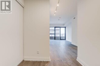 4015 The Exchange in Mississauga, ON - Building Photo - Building Photo