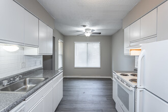 Havencroft Apartments in Olathe, KS - Building Photo - Interior Photo