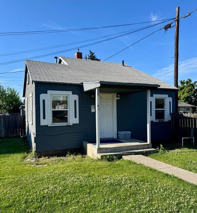 property at 806 W Spruce St