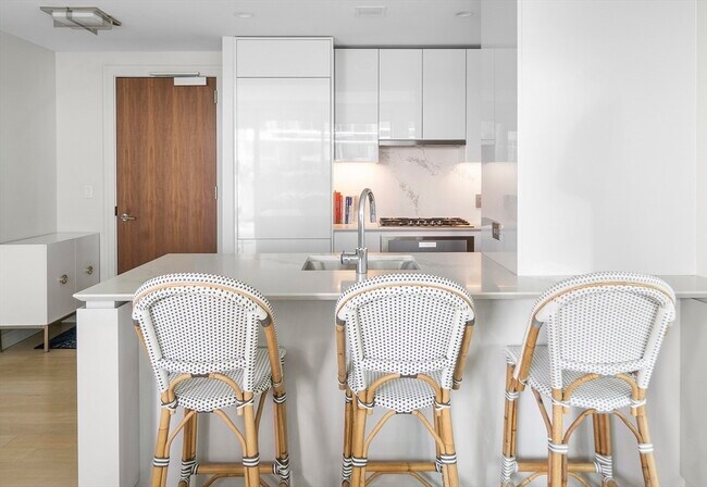137 Seaport Blvd in Boston, MA - Building Photo - Building Photo