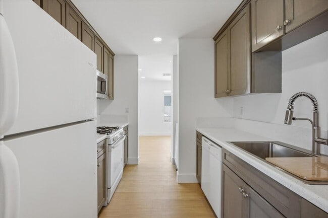 property at 1040 W 165th Pl