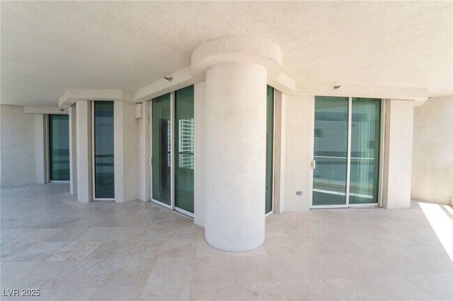 property at 2877 Paradise Rd