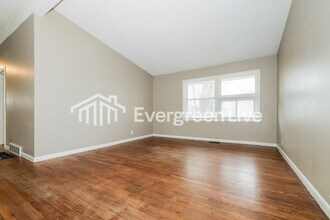 6101 E 148th Ter in Grandview, MO - Building Photo - Building Photo