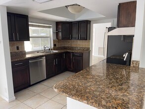898 SW 14th Dr in Boca Raton, FL - Building Photo - Building Photo