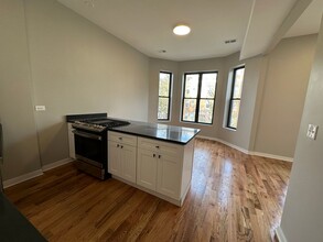 3515 N Sheffield Ave, Unit 2F in Chicago, IL - Building Photo - Building Photo