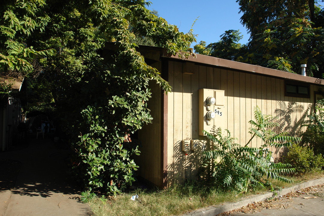 595 E 15th St in Chico, CA - Building Photo