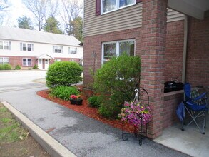 602 Forest Ln, Unit 803 in Halfmoon, NY - Foto de edificio - Building Photo