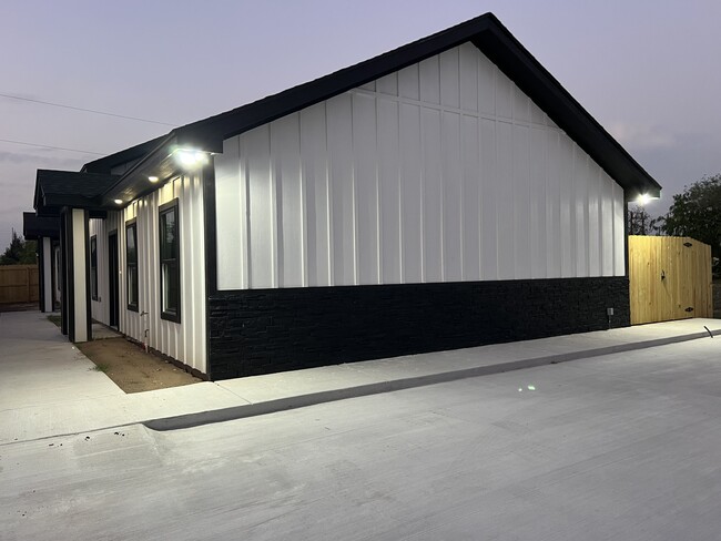 201 W Arcadio Padilla Service Rd, Unit 1